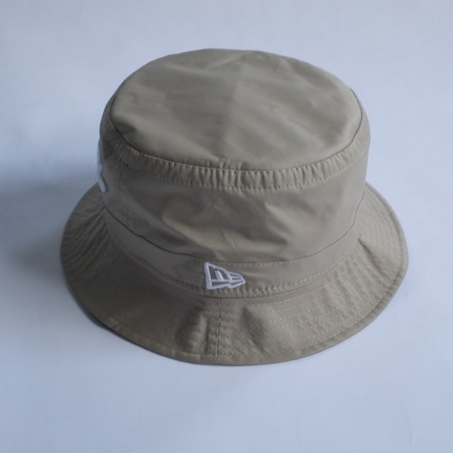 NEWERA® BUCKET HAT ZAMZA BEIGE