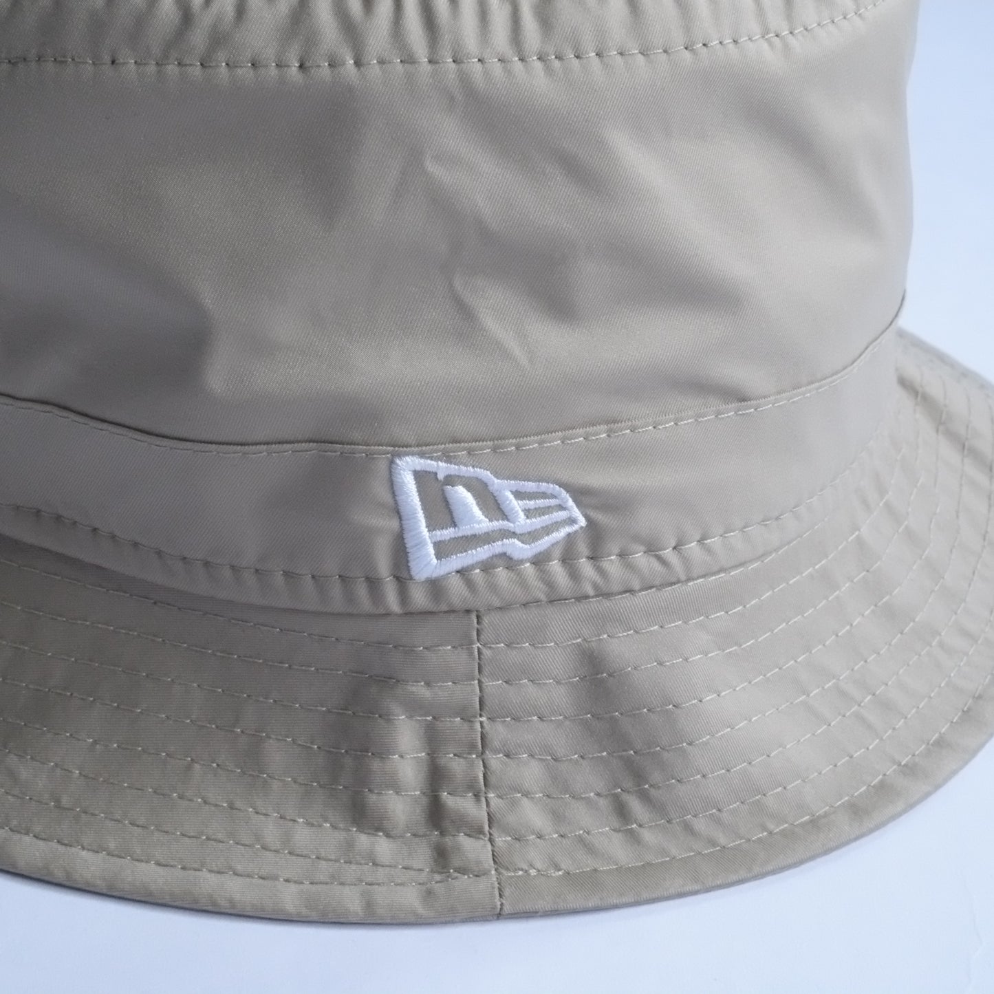 NEWERA® BUCKET HAT ZAMZA BEIGE